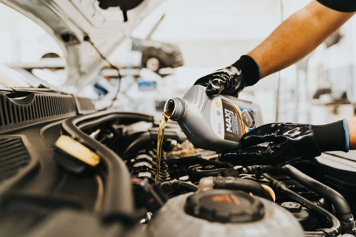 Pouring engine oil